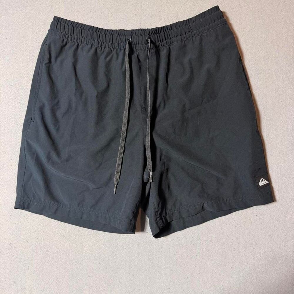 Quiksilver Men's Black and Grey Shorts